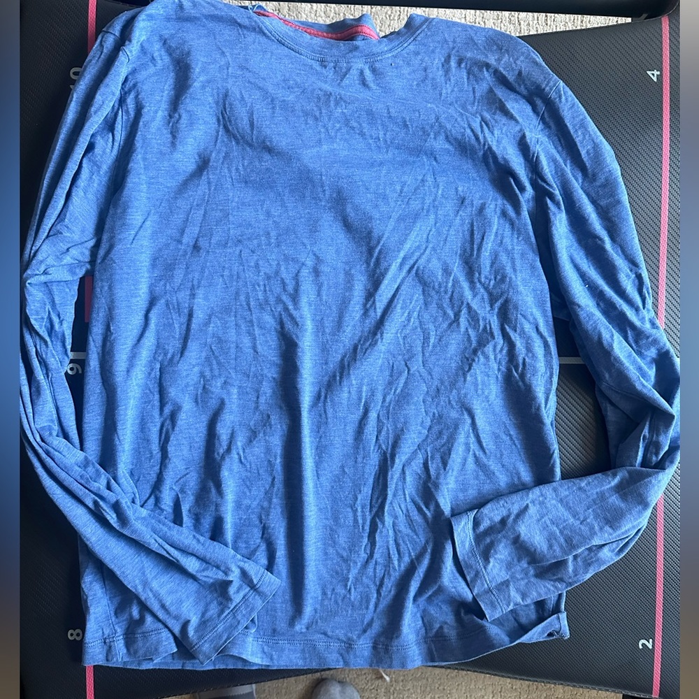 Men’s Medium lululemon long sleeve tee